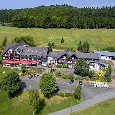 Berghotel Habbel Und Die Welt Kann Warten Cobbenrode Luaran gambar