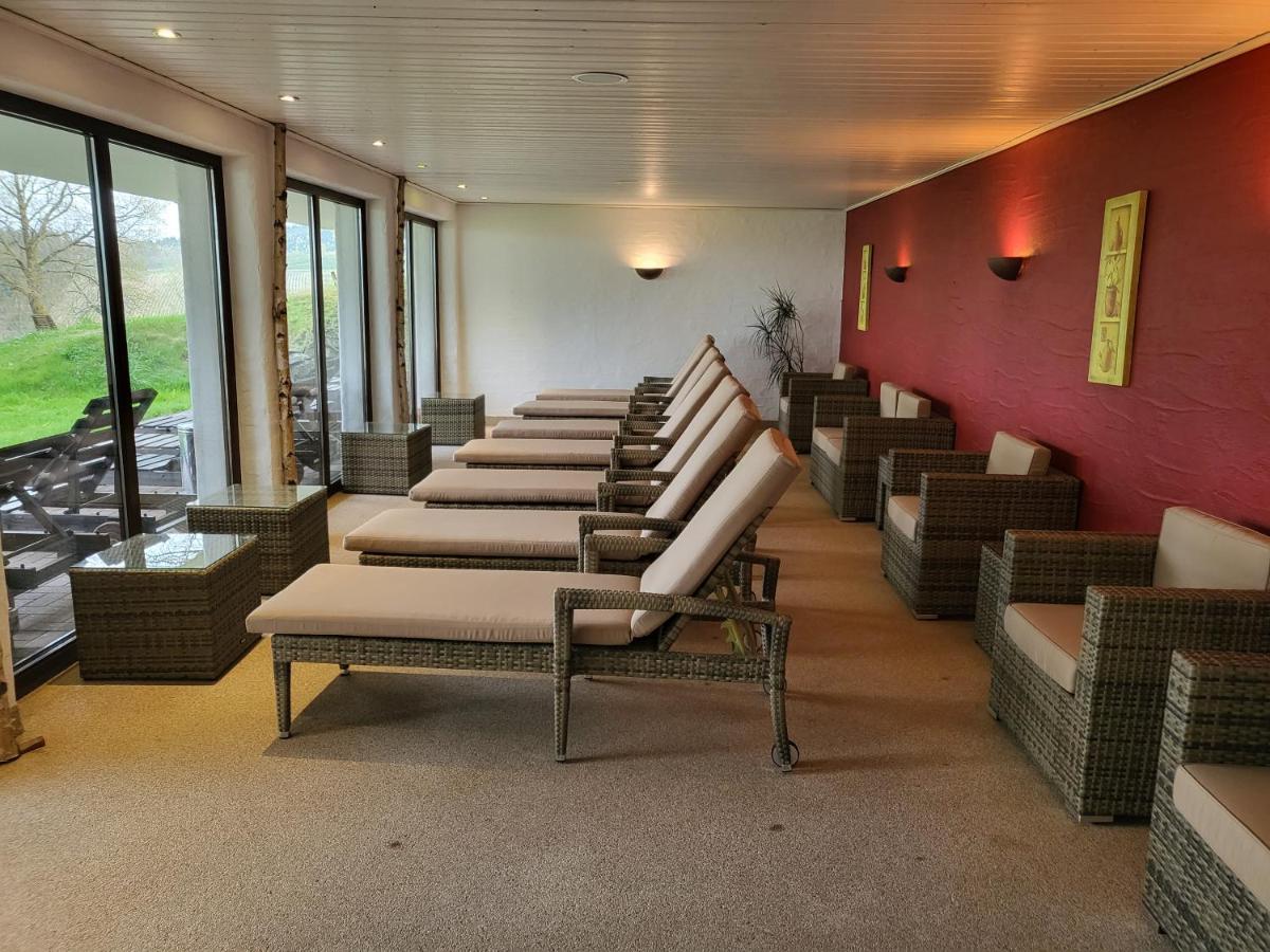 Berghotel Habbel Und Die Welt Kann Warten Cobbenrode Luaran gambar