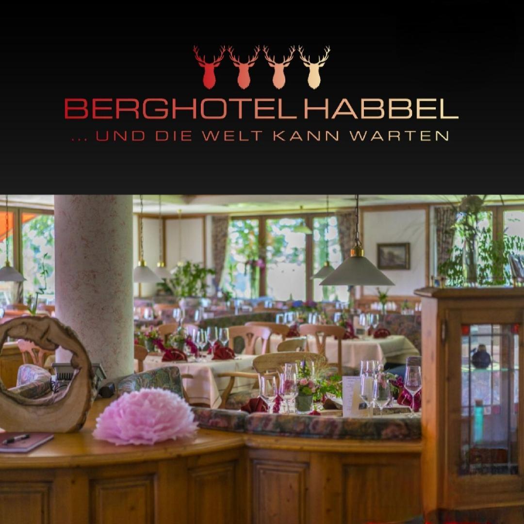 Berghotel Habbel Und Die Welt Kann Warten Cobbenrode Luaran gambar