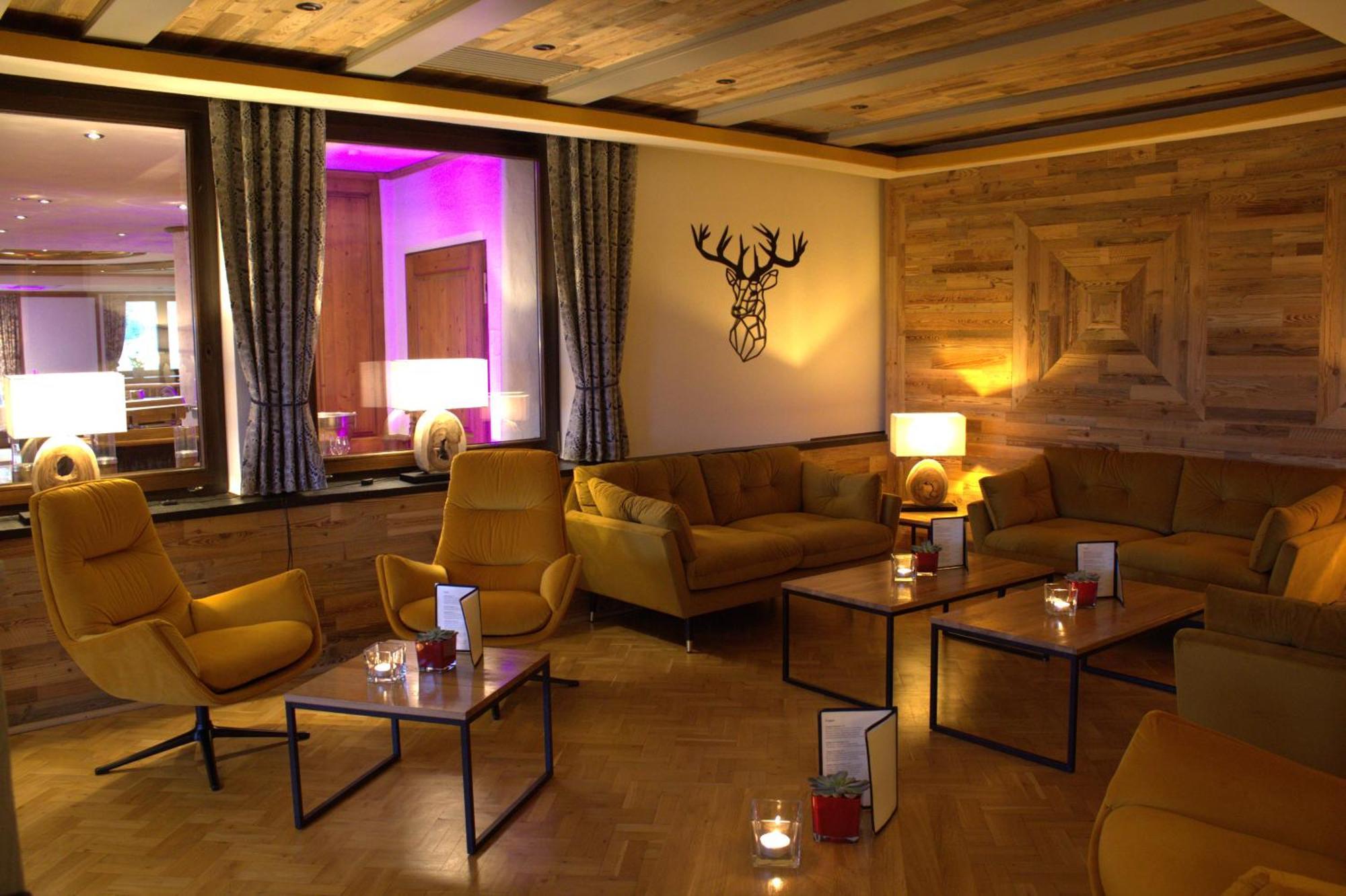 Berghotel Habbel Und Die Welt Kann Warten Cobbenrode Luaran gambar