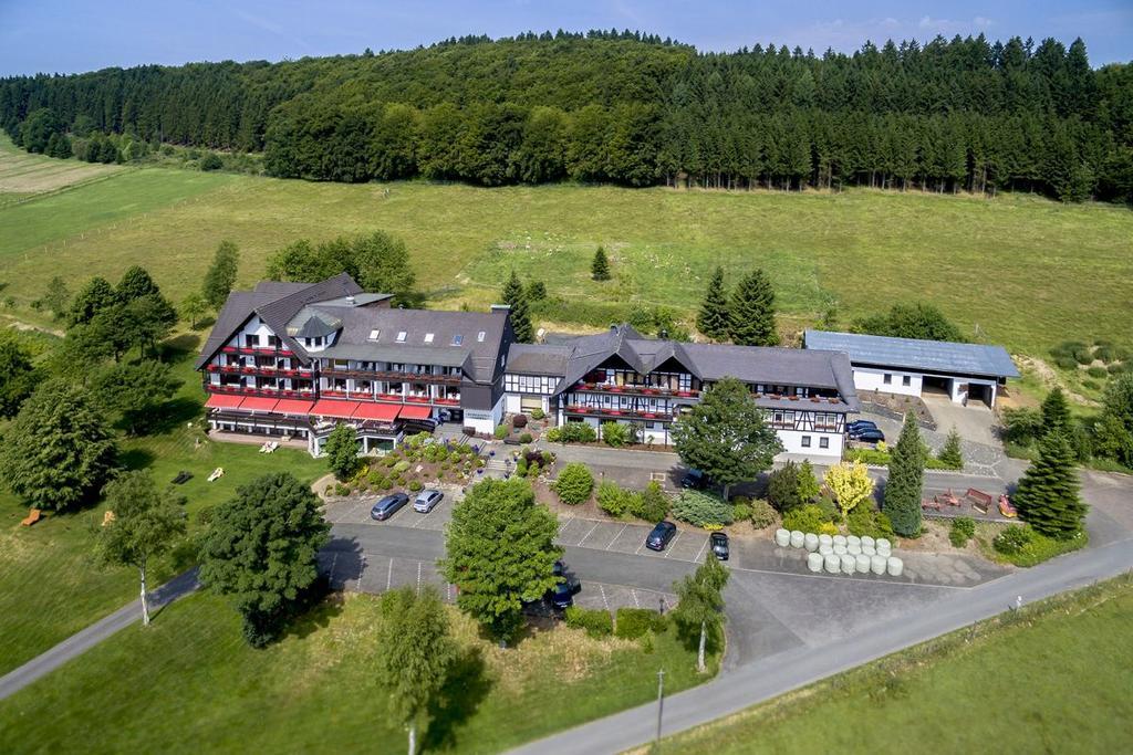 Berghotel Habbel Und Die Welt Kann Warten Cobbenrode Luaran gambar