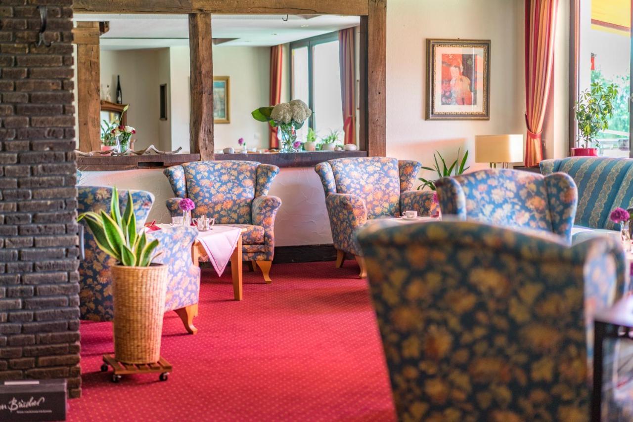 Berghotel Habbel Und Die Welt Kann Warten Cobbenrode Luaran gambar